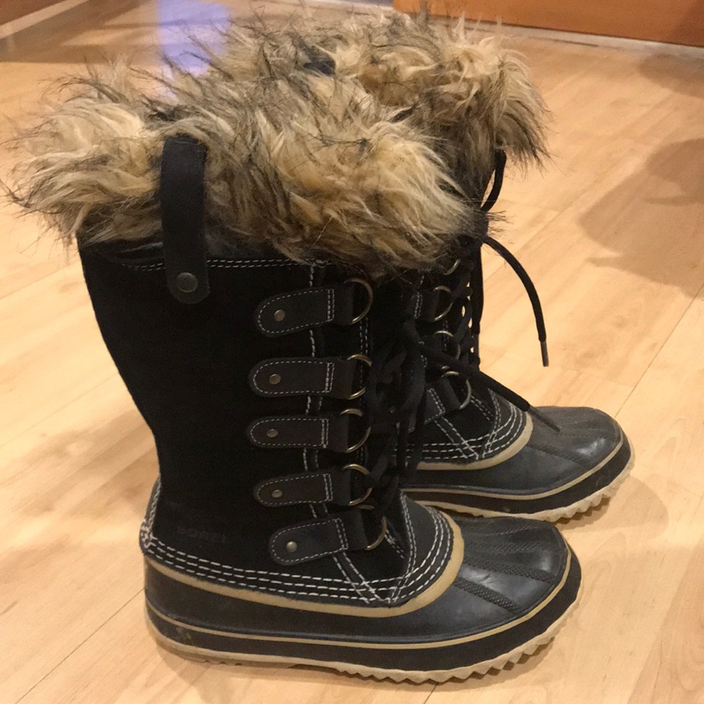 Sorel winter boots lightly worn